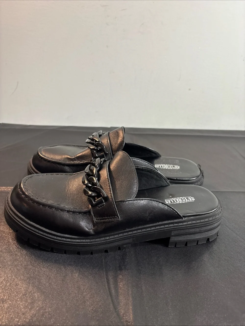 Seychelles Women’s Black Chain-Link Slip-On Loafers. 9/15